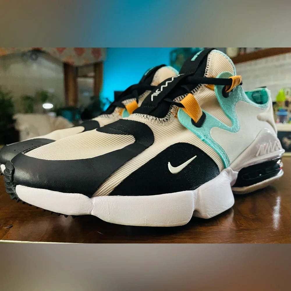 Nike Air Max Infinity
'Phantom' Clean shoe. Replacement box.
10.5 M - Picture 4 of 11